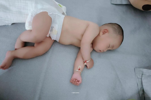 如皋三个月宝宝抬头不稳